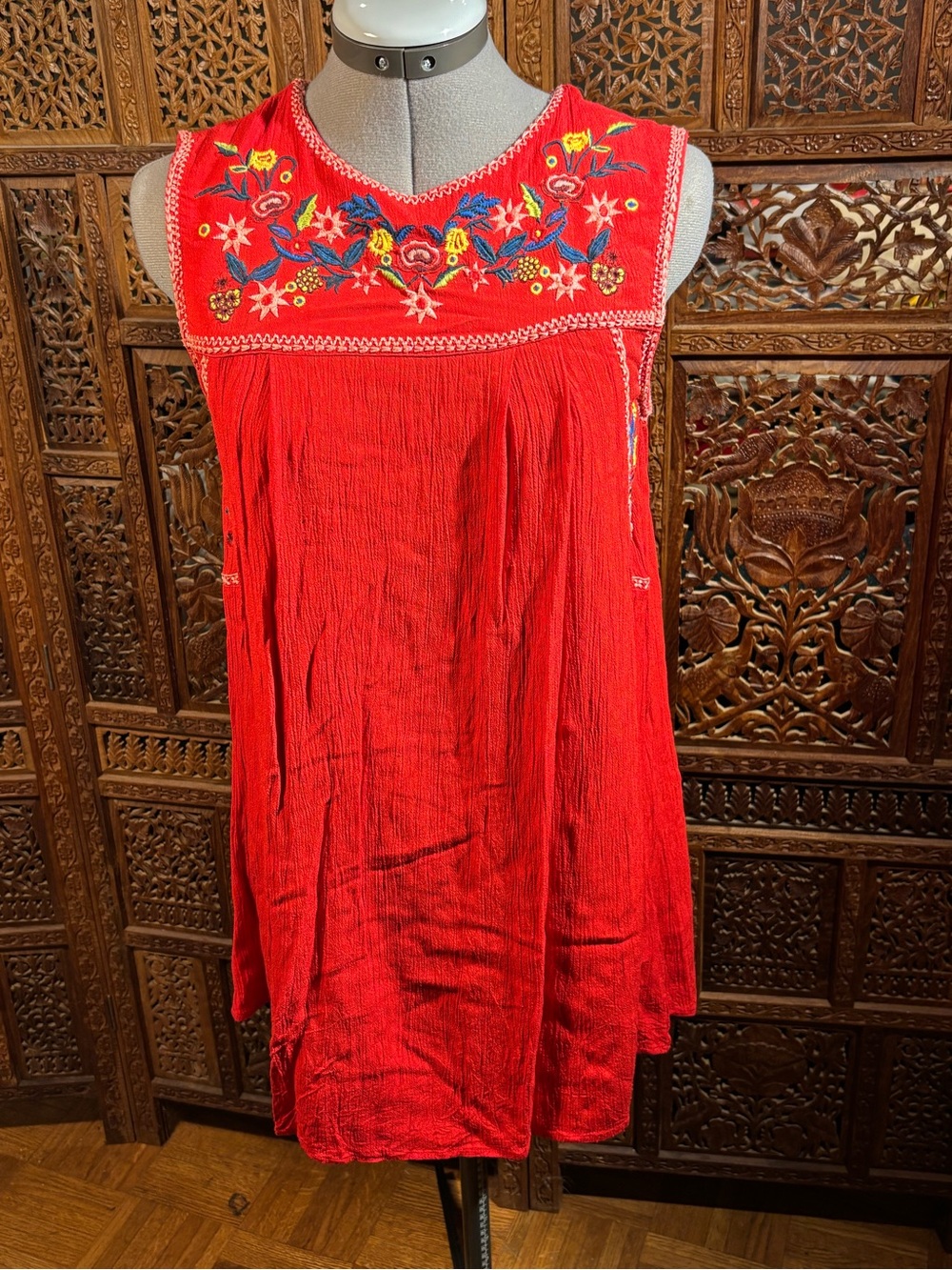 En Creme Red Sleeveless Embroidered Shift Top
